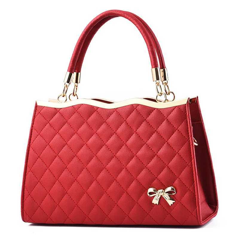 Trendy internet red classic diamond shaped womens handbag simple stylish and atmospheric texture with cross pockets on each shoulder Z250303