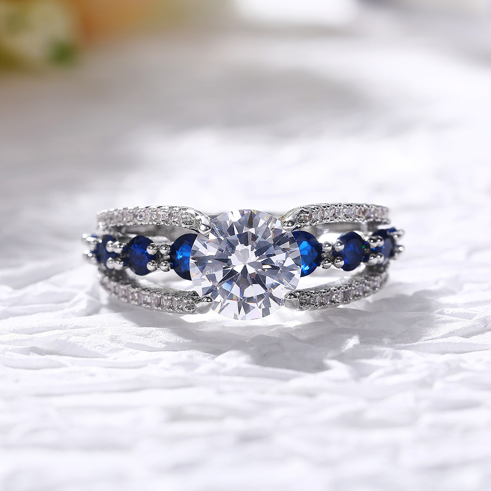 Solitaire Ring Luxury Classic Hollow Royal Blue Diamond Ring Women's Shiny Crystal Ring Fashion Wedding Jewelry Exquisite Gift