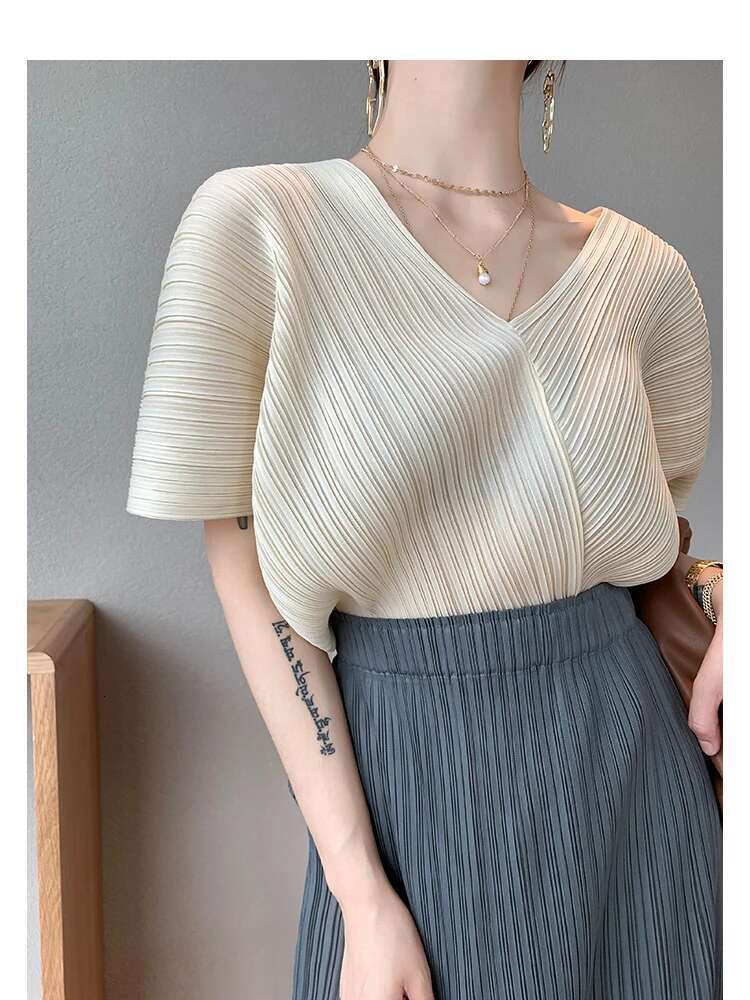Miyake Pleated Designer Clothes 2022 New Summer Korean High Fashion Women V-Neck Chiffon T-Shirt Bat Sleeve Tops