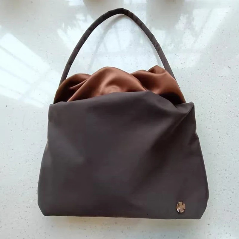 Womens Nylon Shoulder Bag Handbag and Wallet Fashionable Simple Wrinkle Cloud Lower Arm Clutch Bag 250228