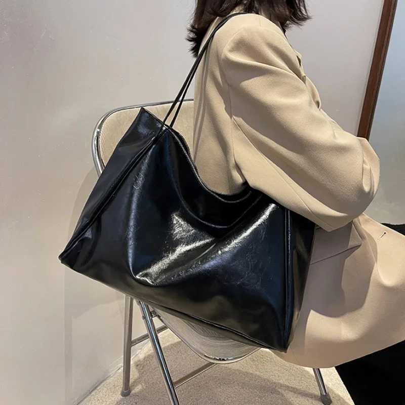 Vintage Red Womens Tote Bag Athletic Casual Fashion Large Capacity Leather Shoulder Bag Shopper Harajuku Simple Handbag Bag Z250303