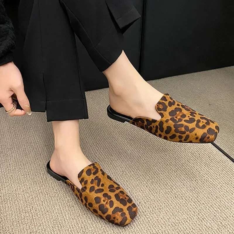 Women Flats Leopard Mules Shoes Spring 2025 Fad Sgback Slippers Designer New Flip ps Ladies Casual Walking atos Mujer