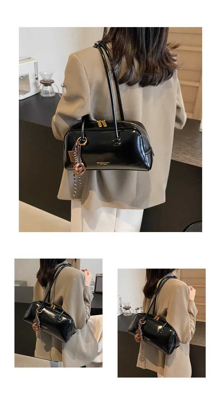 Brand Designer Oil PU Leather Womens Shoulder Bag Retro Pendant Crossbody Bag Large Pillow Boston Bowling Handbag Y250303