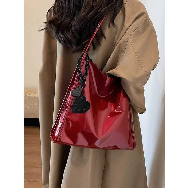 Vintage Cherry Red Large Capacity Tote Bag 2023 New Ladies Lacquer Leather Shiny Texture Magnetic Buckle Commuter Underarm Bags Z250303