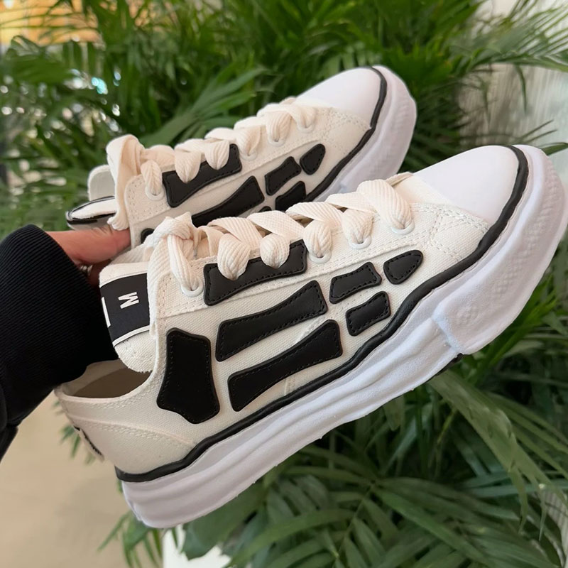 New Men Street Style Bone Dissolving Shoes Luxury Designer White Low Top Casual Shoes Womens Board Shoes Fashion Co branded Sneakers Space Monica Canvas Sneakers