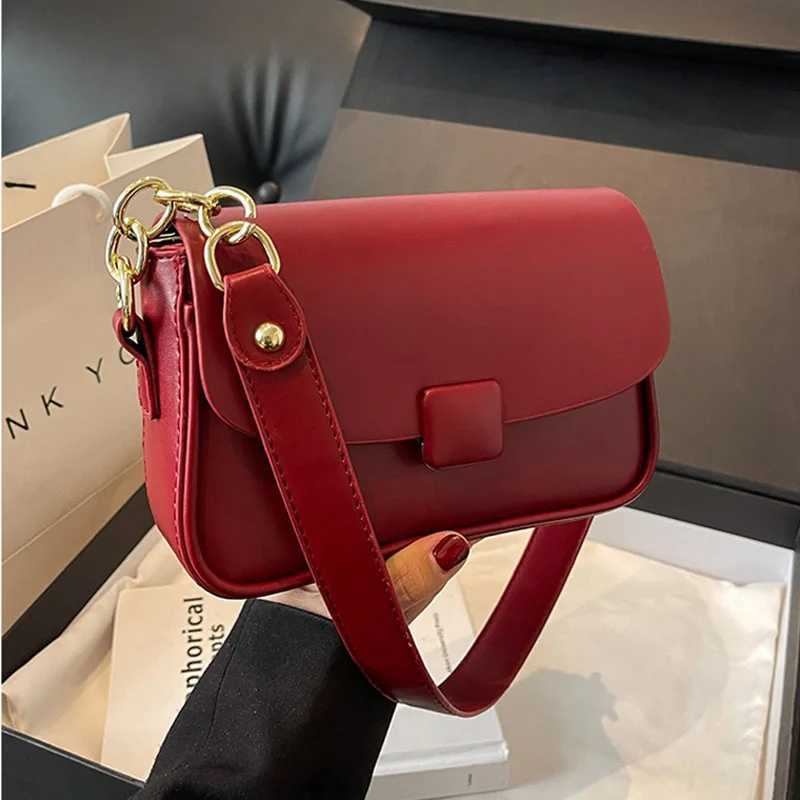 Womens Bag French Texture Chain Shoulder Bags 2024 New Spring Simple Versatile Square Crossbody Bags Chic Red Wedding Handbags Z250303