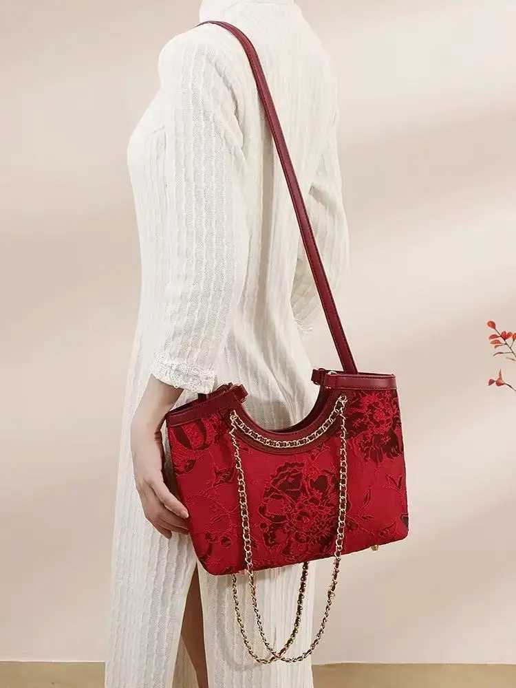 Large capacity bridal wedding bag fashionable embroidery casual handbag sexy red womens handbag high-quality shoulder messenger bag Z250303