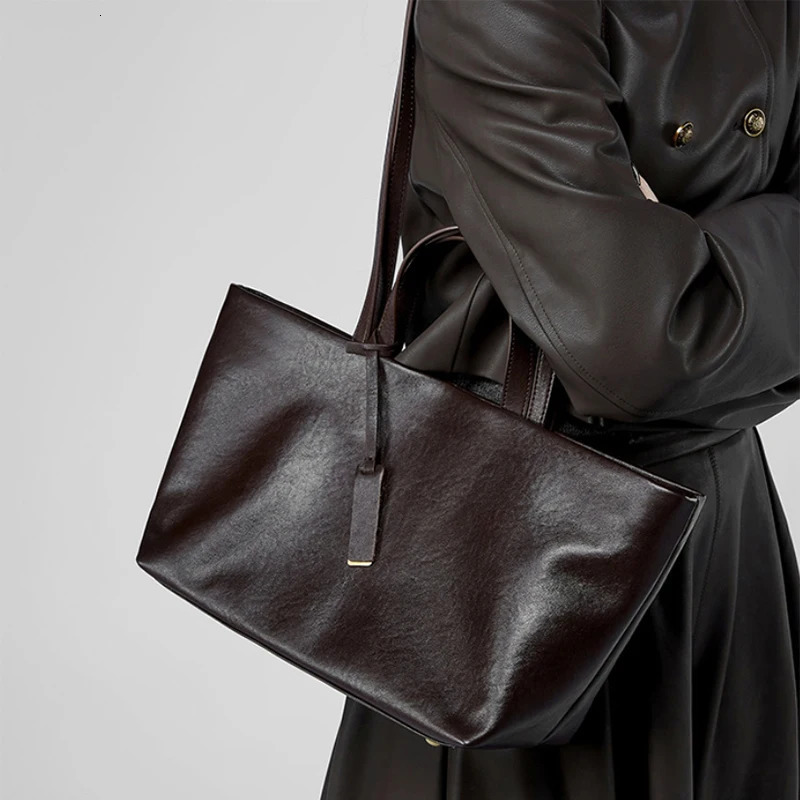 y Womens Leather Handbag Retro Solid Color Soft Cowhide Shoulder Bag Large Capacity Niche Versatile Crossbody 250303