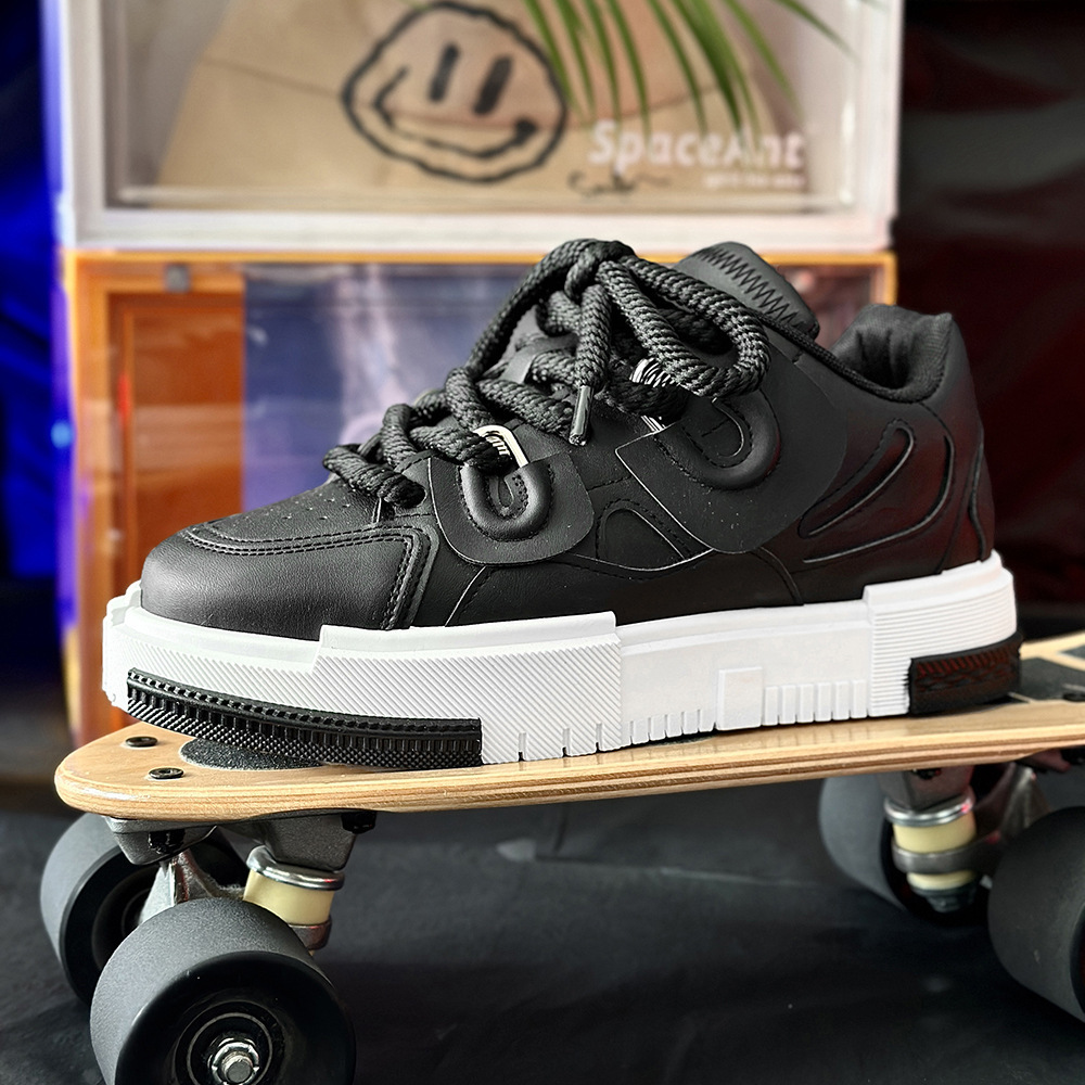 2025 New Niche Design Light Luxury Men's Board Shoes Bread Men's Outdoor Leisure Chinese Personality Fashion Skateboard Board Shoes Men'