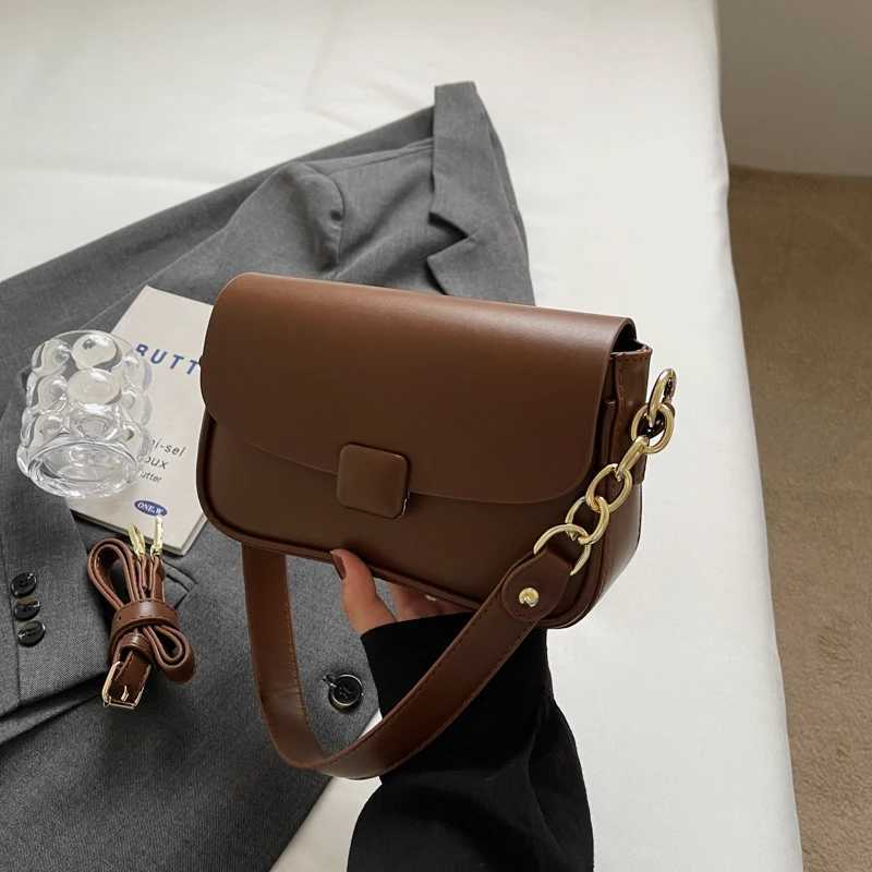 Womens Bag French Texture Chain Shoulder Bags 2024 New Spring Simple Versatile Square Crossbody Bags Chic Red Wedding Handbags Z250303