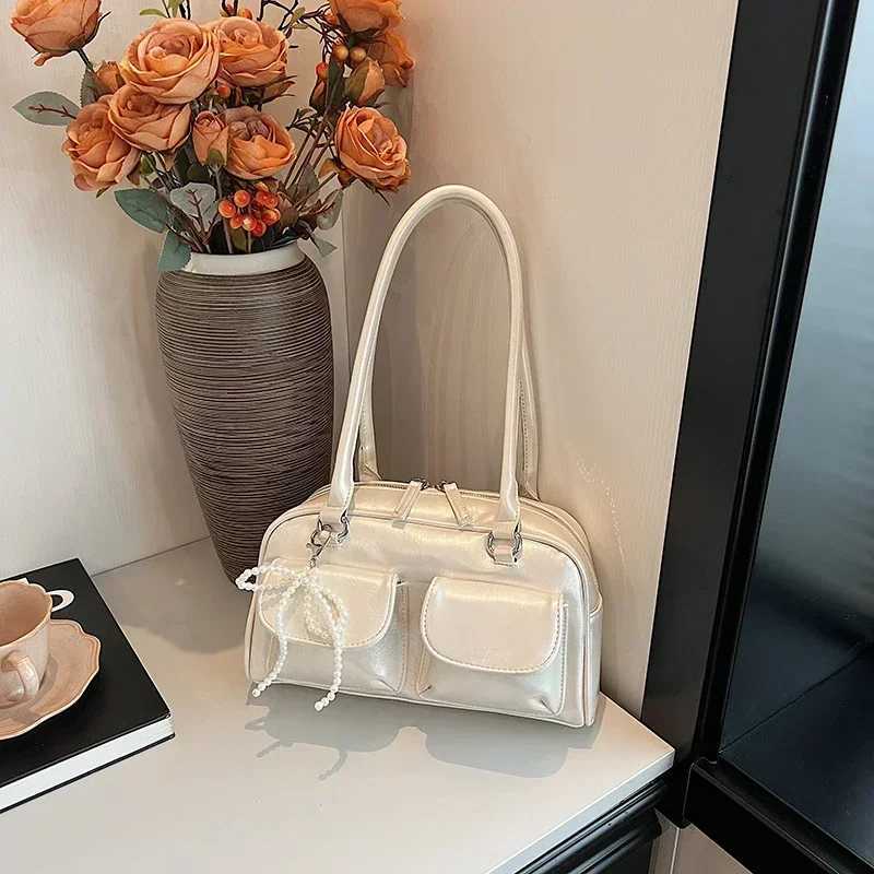 Solid sewing thread fashionable glossy PU shoulder bag Baguette Versatile handbag 2025 hot selling womens bag Bolsas Femininas Y250303
