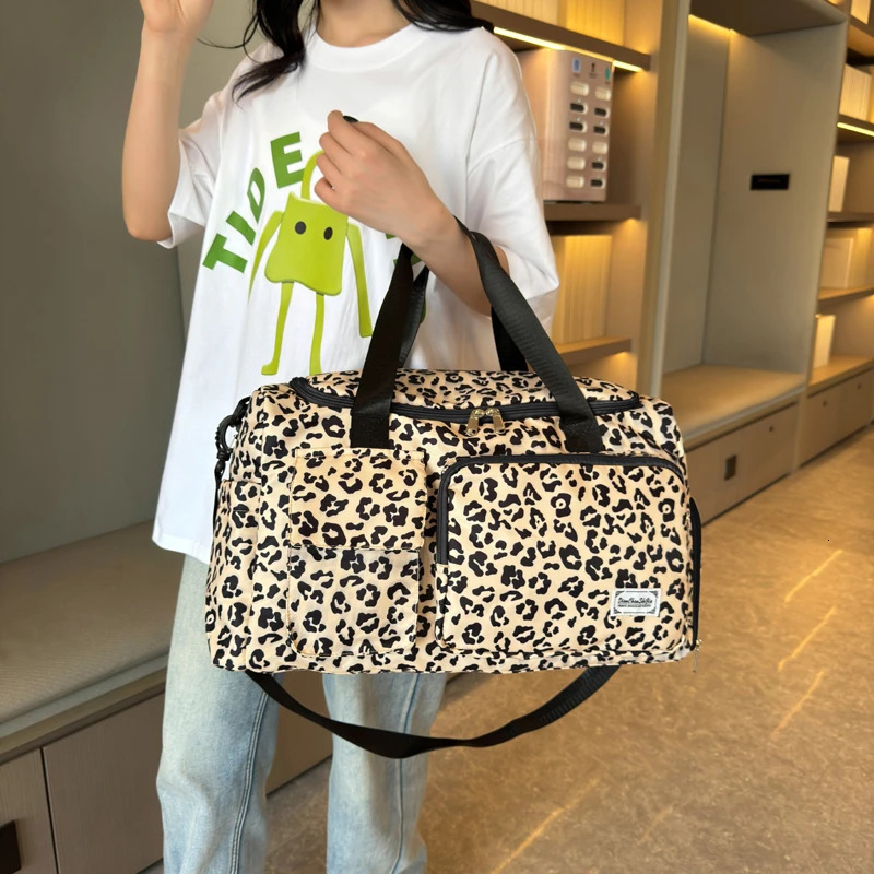 Travel bag womens handbag Leopard Zebra Print waterproof large-sized luggage fitness dry wet separation luggage bag weekend bag 250303