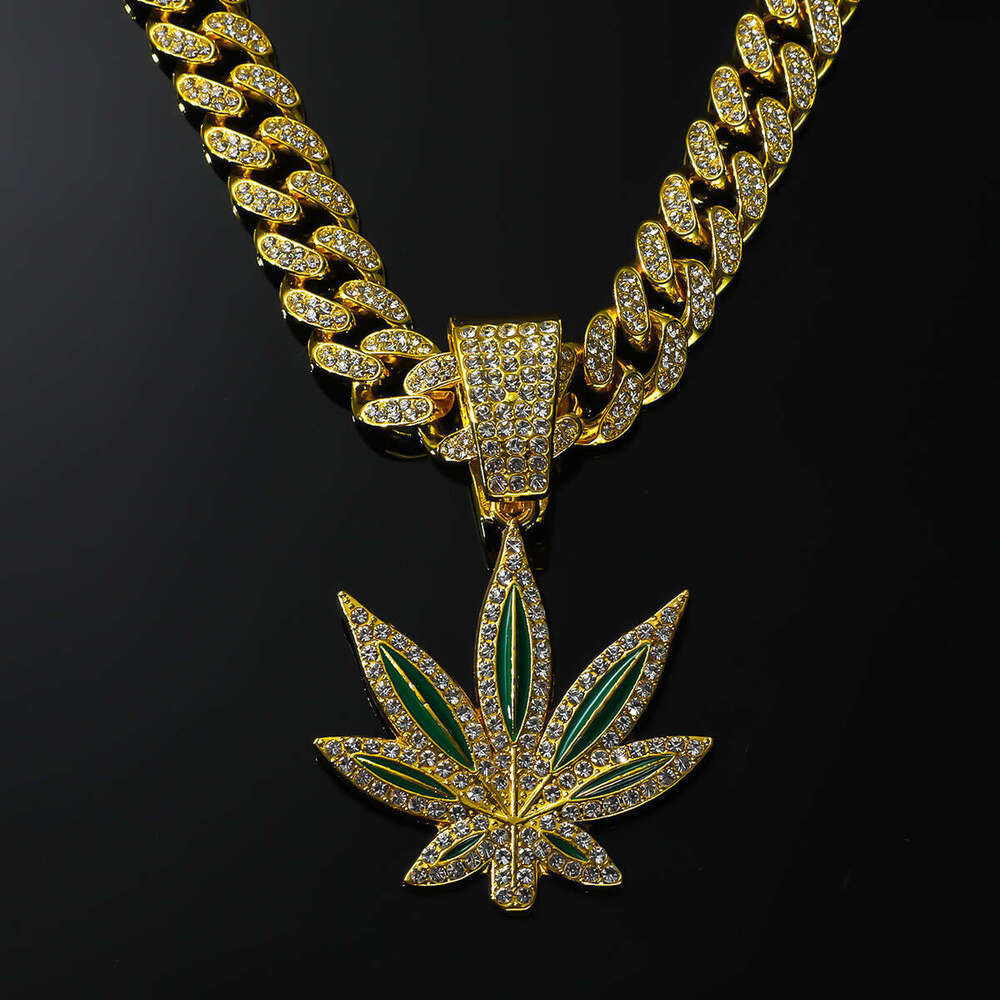 Trendy hip-hop rock dia studded maple leaf necklace, fashionable light style, unisex alloy Cuban chain