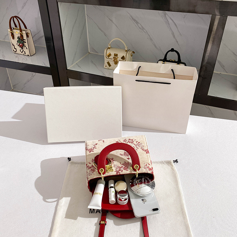 New Designer Bag, High-quality Luxury Embroidery, High-end Handheld Small Square Bag, Wallet, Dinner Bag