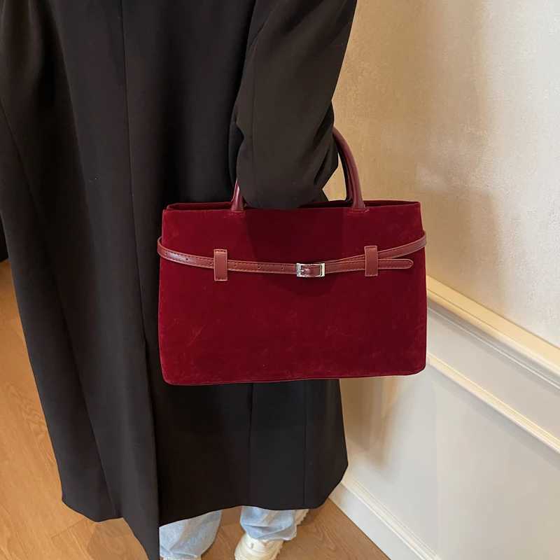 Ladies Wine Red Suede Commuter Tote Bag 2024 New Autumn/Winter Magnetic Buckle Closure Large Capacity Handbag Office Briefcase Z250303