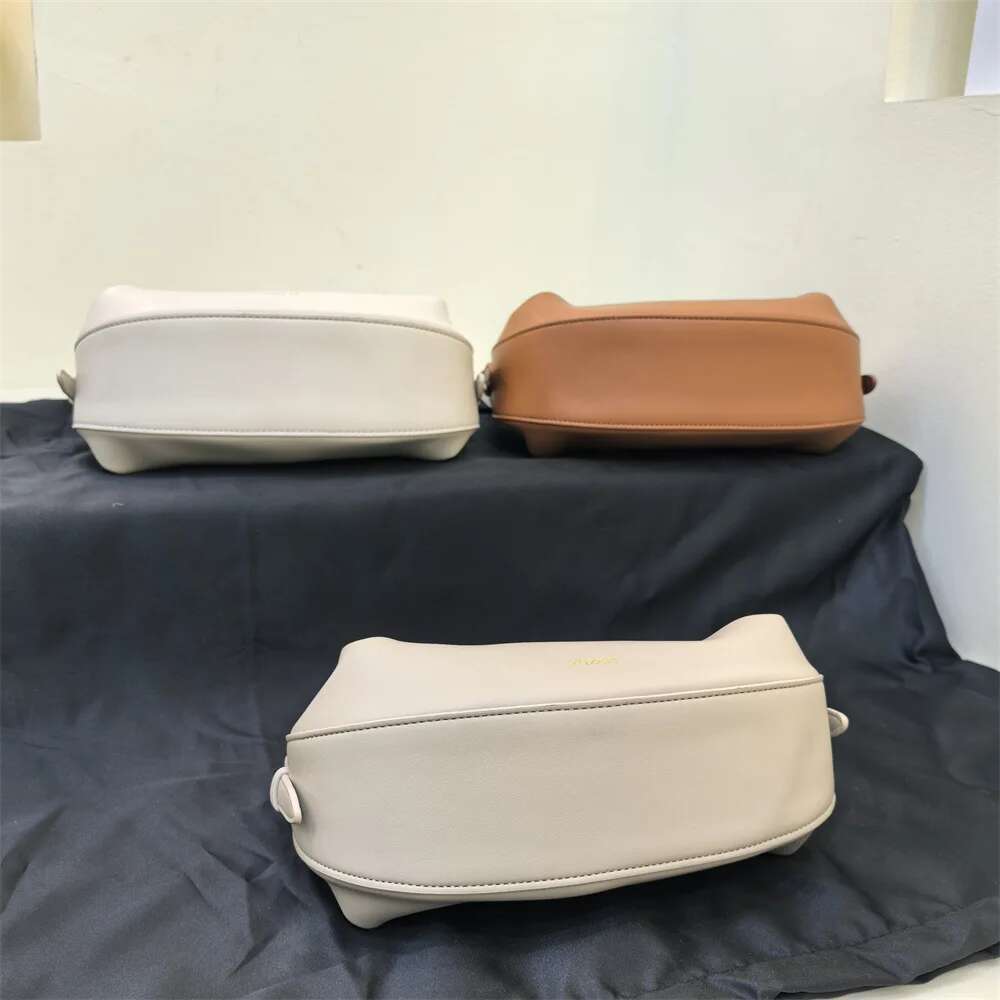 High Quality Shoulder Retro Leather Cloud Fold Fashion Brand Design Portable Handbag Trend Women's Bag
