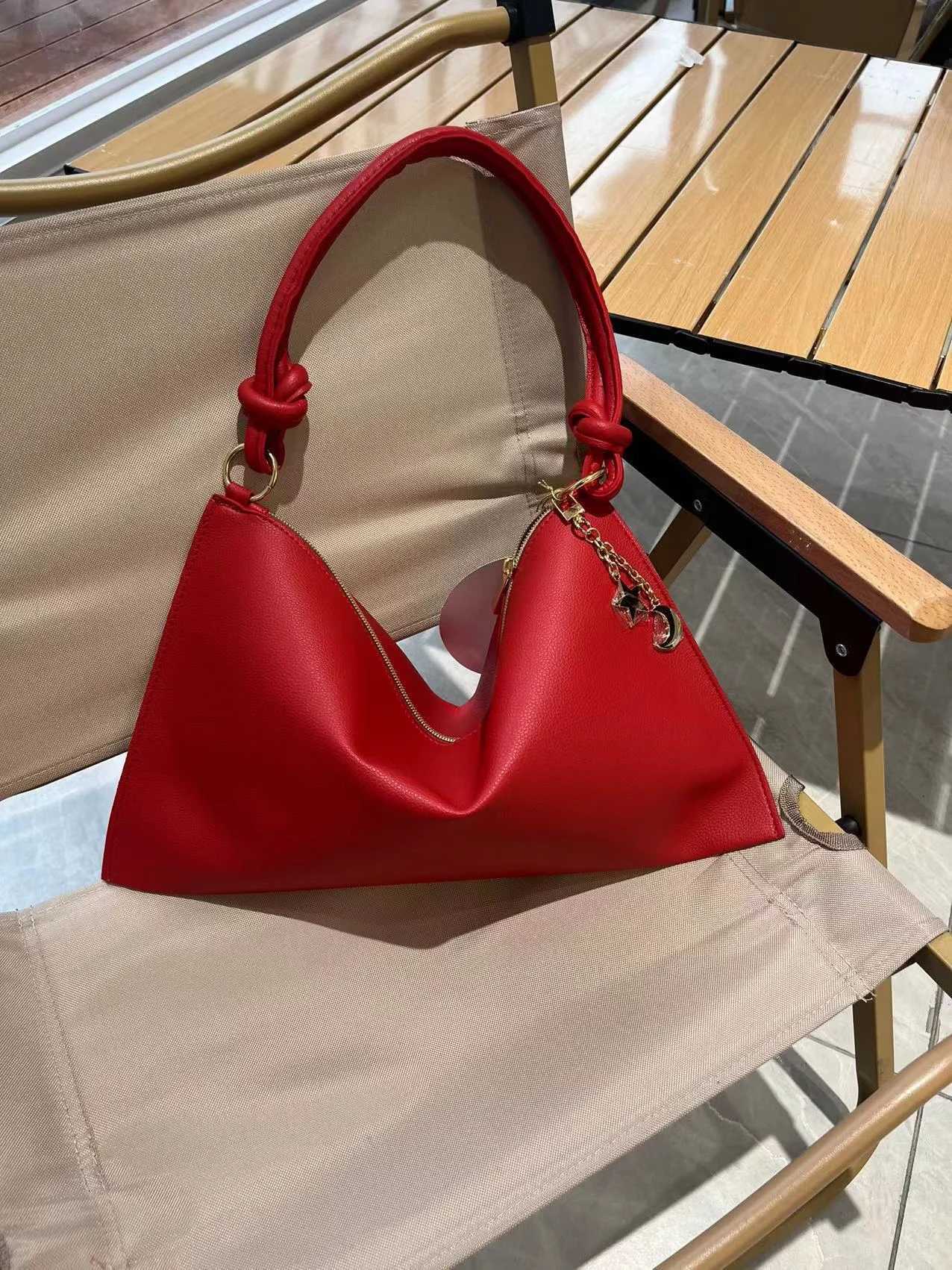 Red PU Envelope Package 2024 New Ladies Elegant Simple Zipper Shoulder Bag Large Capacity Fashionable High Street Handbag Z250303