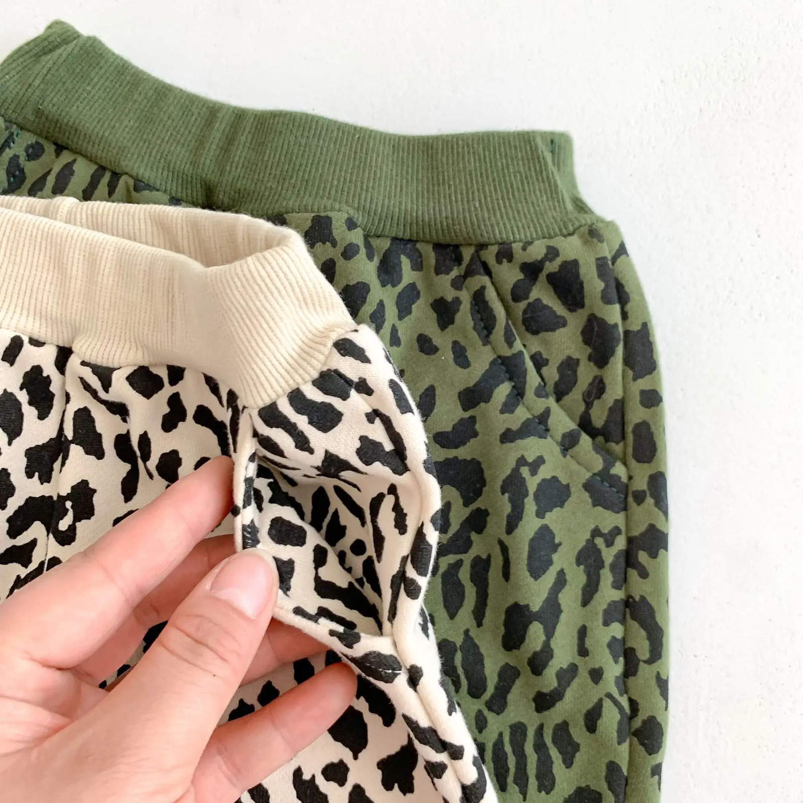 Spring and autumn baby clothing super cute boy leopard print hoodie pure cotton long sleeved shirtpants 2 sets 3-36 months old 250304