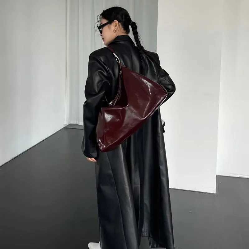 Burgundy Womens Aesthetic Vintage Fashion Advanced Leather Shoulder Bag Autumn and Winter Large Capacity Handbag bag Y250303