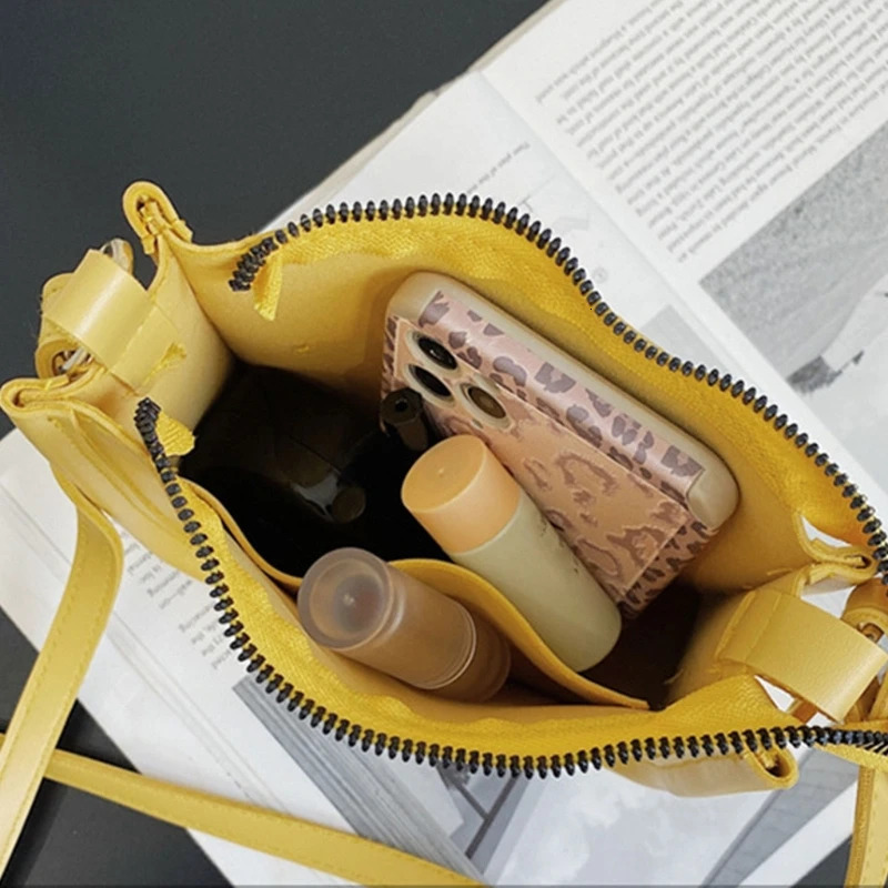 Women Simple Crossbody Phone Bag Casual PU Leather Shoulder Bag Female Solid Color Daily Shopping Handbag with Zipper Closure 250303