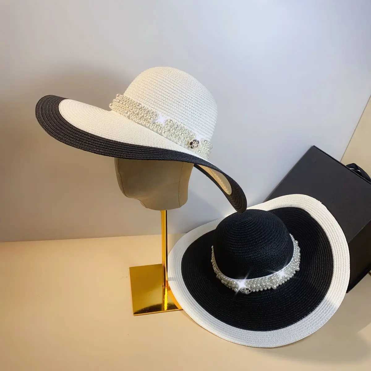 Spring and summer seaside holiday sunshade hat Small Xiangfeng Pearl color matching large brim str hat Sunshade beach hatXJ250304