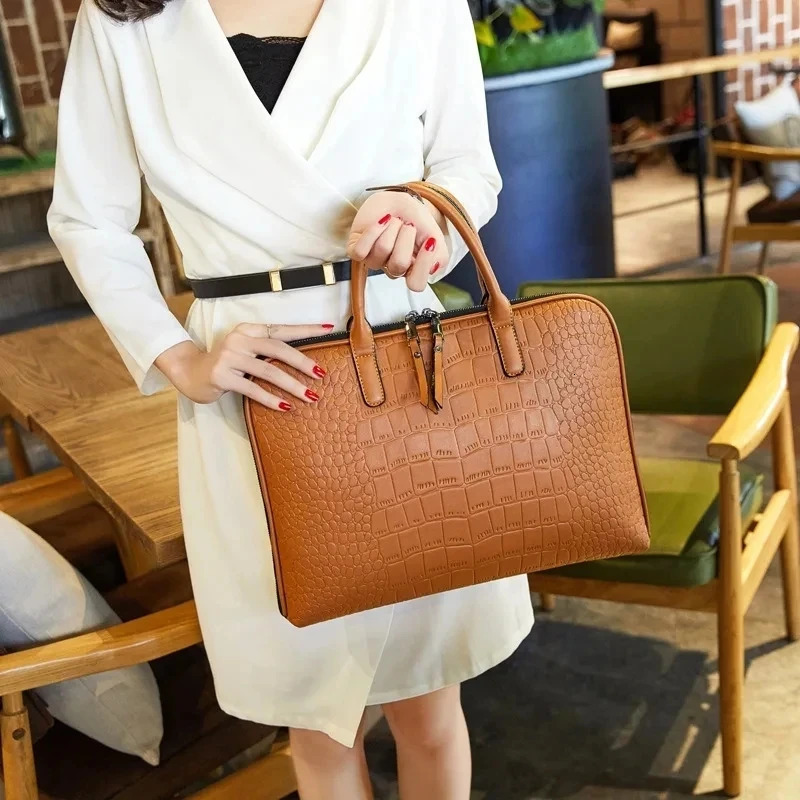 Customized Style Business Briefcase Handbag Suitable For 13/14/15 Inch Laptop Bag Insurance Document Shoulder Diagonal Bag 250228