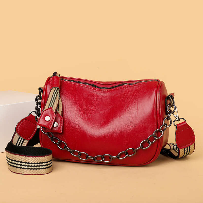 New Crossbody Bag With Simple Texture, Soft Leather Chain, Large Capacity, Versatile Shoulder Bag, Stylish Handbag