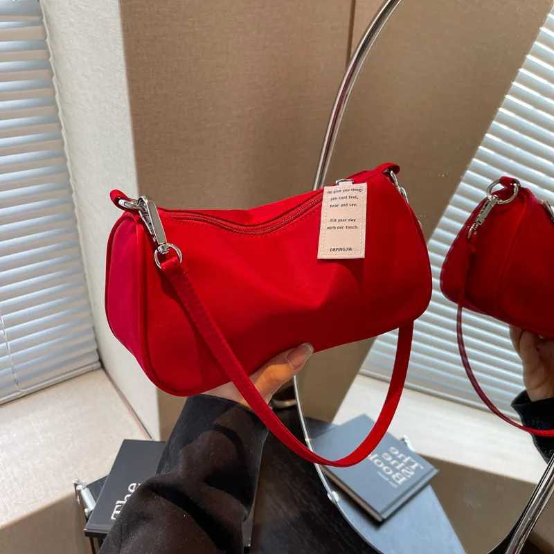 Red Nylon Fabric Crossbody Bag New Womens Zipper Closure Eye Catching Shoulder Bags Simple Versatile Ladies Commuting Handbag Z250303