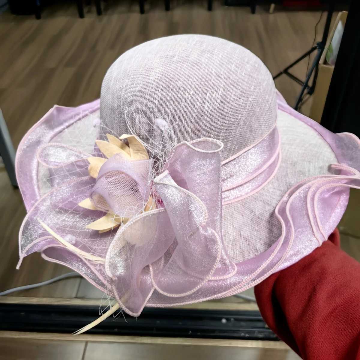 Elegant Big Brim Sinamay Chiffon Organza Flower Lace Sun Hat La Wedding Party Kentucky Dey Church Bucket HatXJ250304