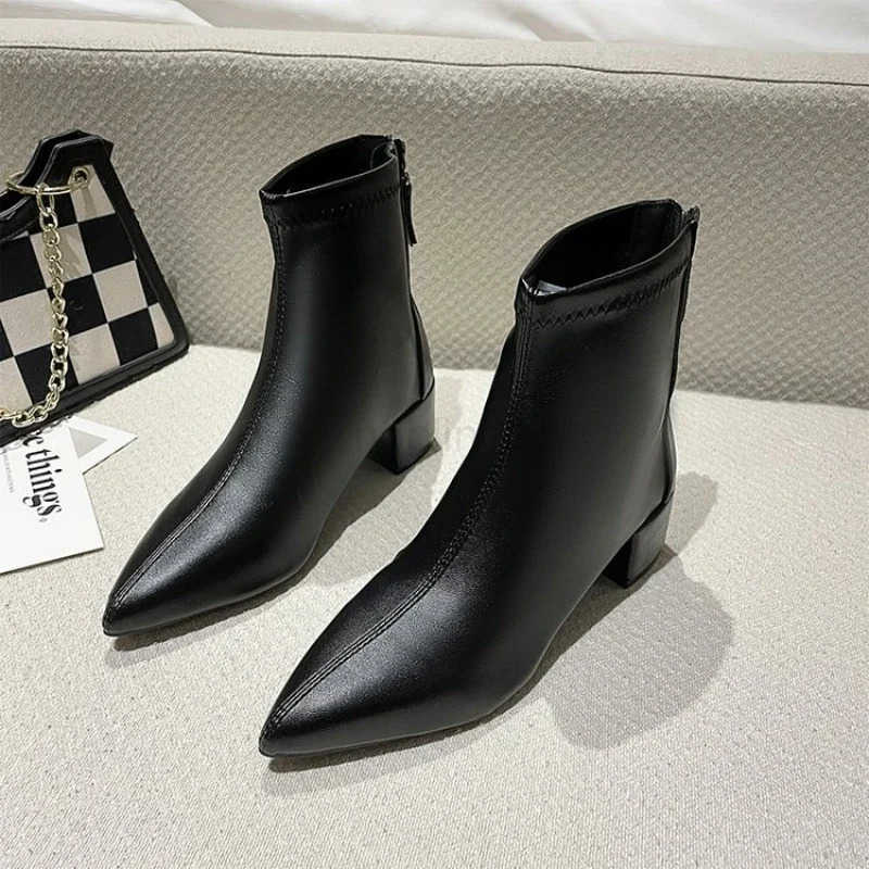 2024 New Korean Solid Pointed Short Boots with Thick H and Back Zipper for Tall and Slim Mid Heel Short Boots for Wen Z250304