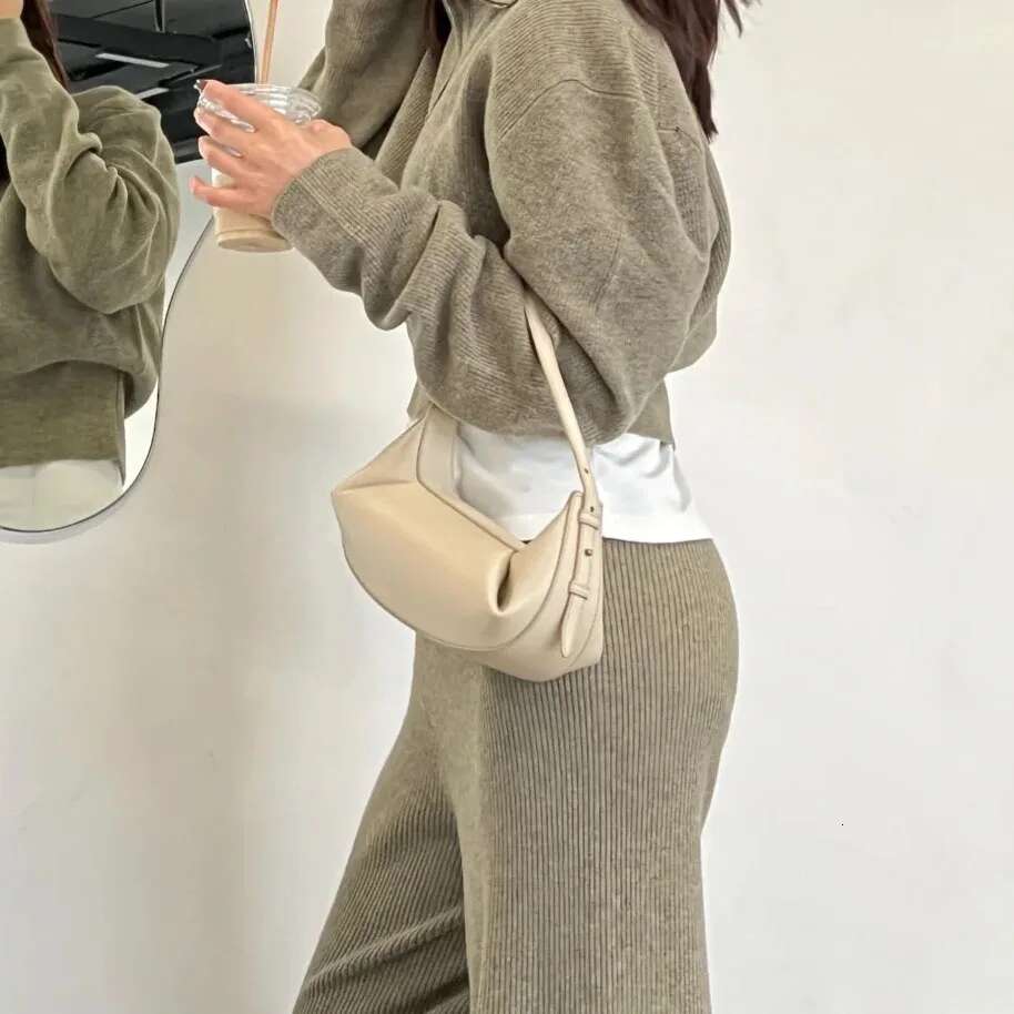 High Quality Shoulder Retro Leather Cloud Fold Fashion Brand Design Portable Handbag Trend Women's Bag