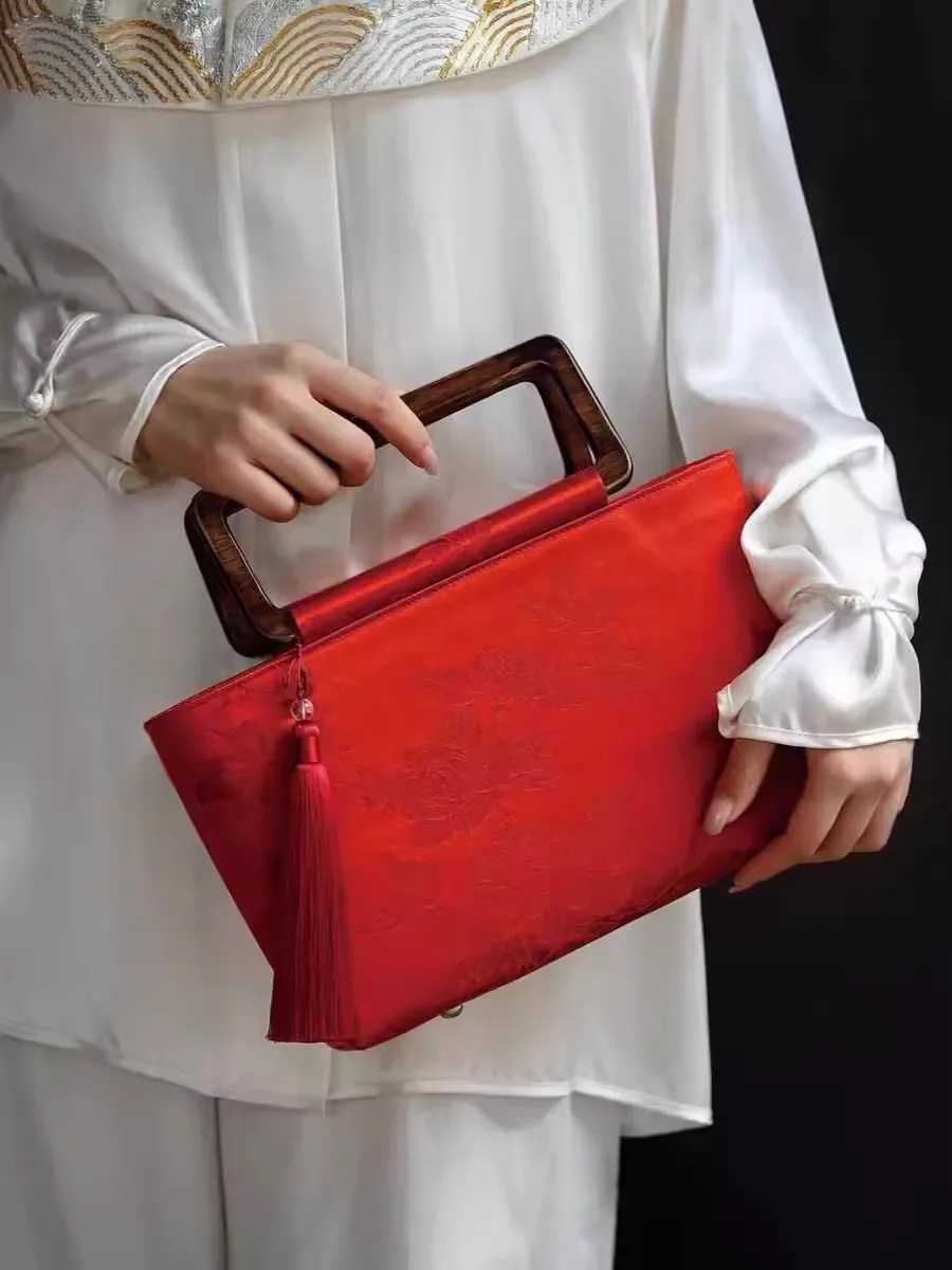 Classic Red Mother Gift Bag Fringe Tassel Designer Bags Women Vintage Womens Handbags Purses Z250303