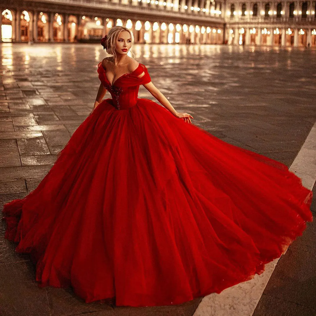 Romantic Red Wedding Dress Off Shoulder Pluffy Tulle Bridal Gowns Crystal Beads Bride Dress Custom Made Robe De Mariee Proms Ball Gown
