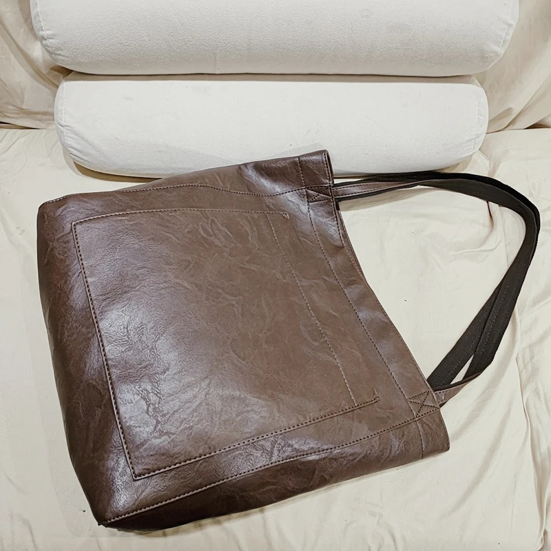 Ship from US Womens Shoulder Bag Oil Wax Leather Large Capacity Fashionable Big Tote Retro Soft Oversized Shopping Handbag 250304FBB