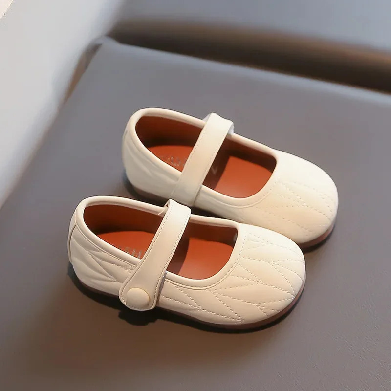 Baby Girl Toddler Shoes Spring Softsoled Childrens Princess Fashionable Foreign Girls Small Pu Leather Loafer Flats 250303