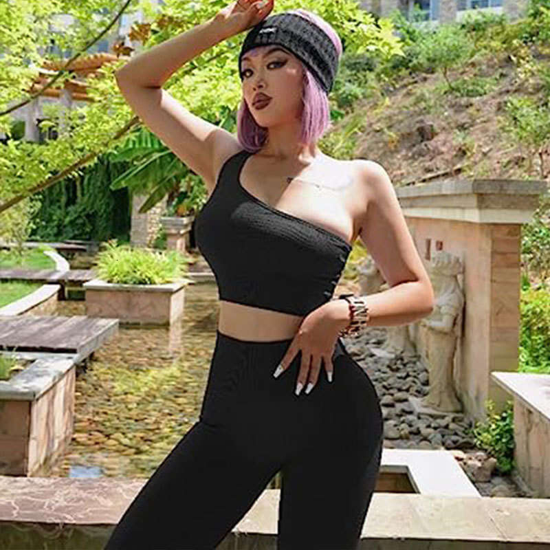 Yoga outfit for women short sleeved sports fiess Pilates training suit top, high-end four piece set, 2025 temperament versatile new trendy clothing in