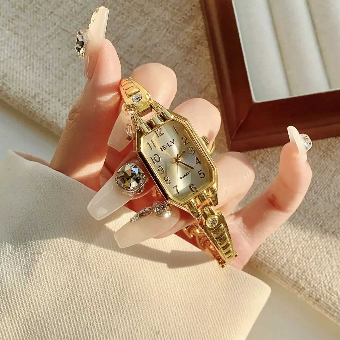Golden Digital Dial Fashion Luxurious Zircon Retro Style Suitable for Everyday Versatile Birtay PartyXJ250304