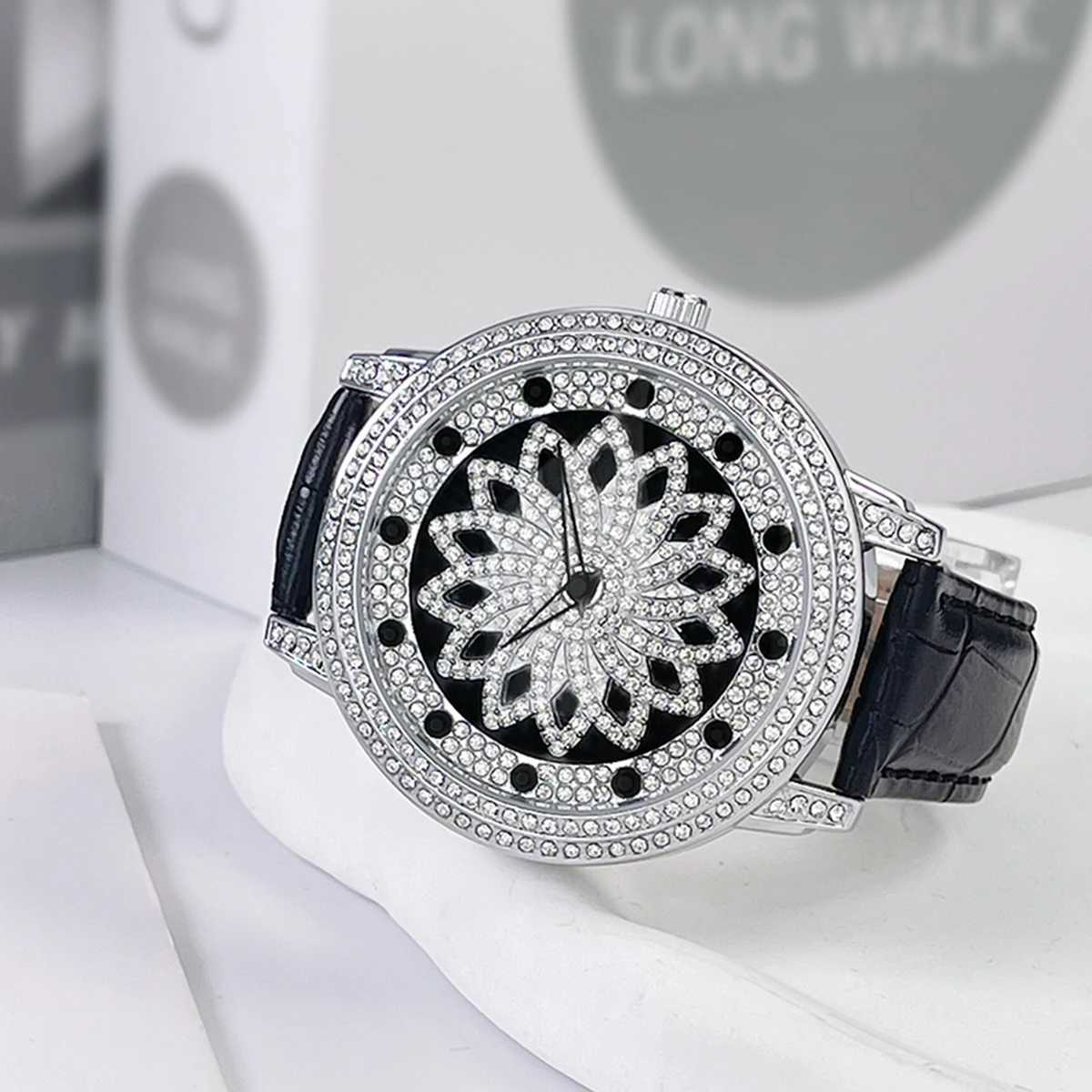 Fashionable Full Diamond Lucky Star Rotating Leather for Men and WomenXJ250304