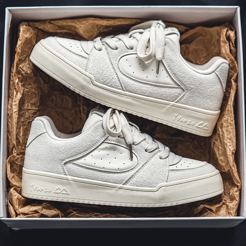 Large Couple 2025 Spring/summer New Designer Shoes Light Luxury Casual Skateboarding Sports Shoes Bread Men's Versatile Fashion Board Shoes