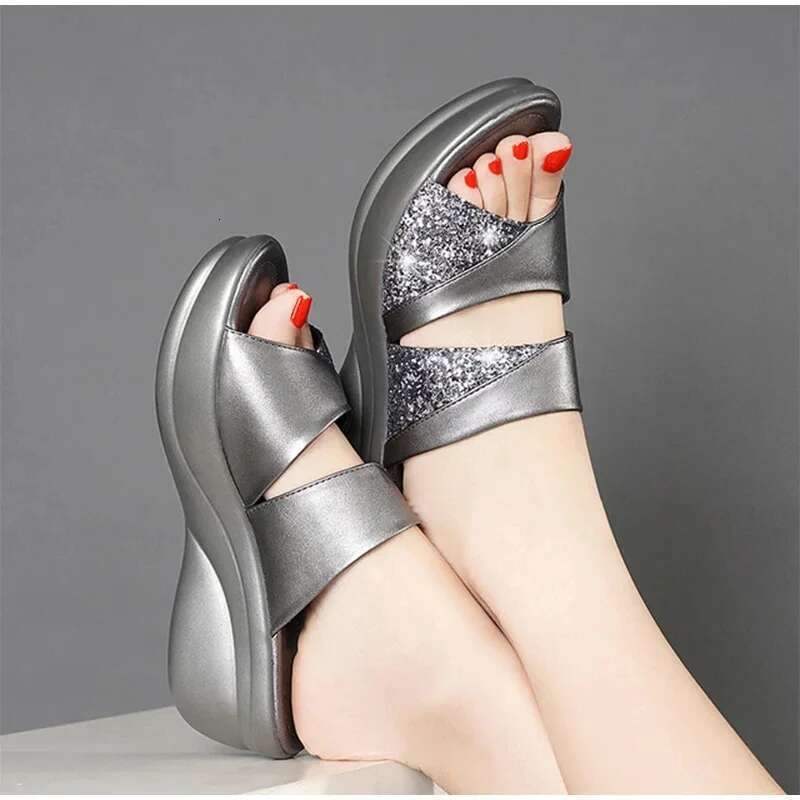 New Women 2025 Summer Slippers Ladies Glitter PU Wedges Shoes Female Casual Sgbacks Sandals Comfortable Platform Woman