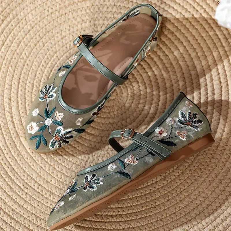 Women Handmade Embroidered Flowers Mary Jane Wen Shoes Summer Mesh Breathable Light N-slip Flats Belt Buckle Ballet Shoes Y250303