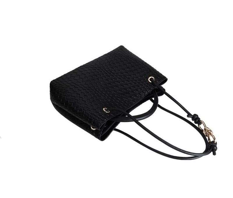 Women's Bags Niche Design New Metal Rope Buckle Woven Tote Single Shoulder Handheld Large Capacity Women's Bag
