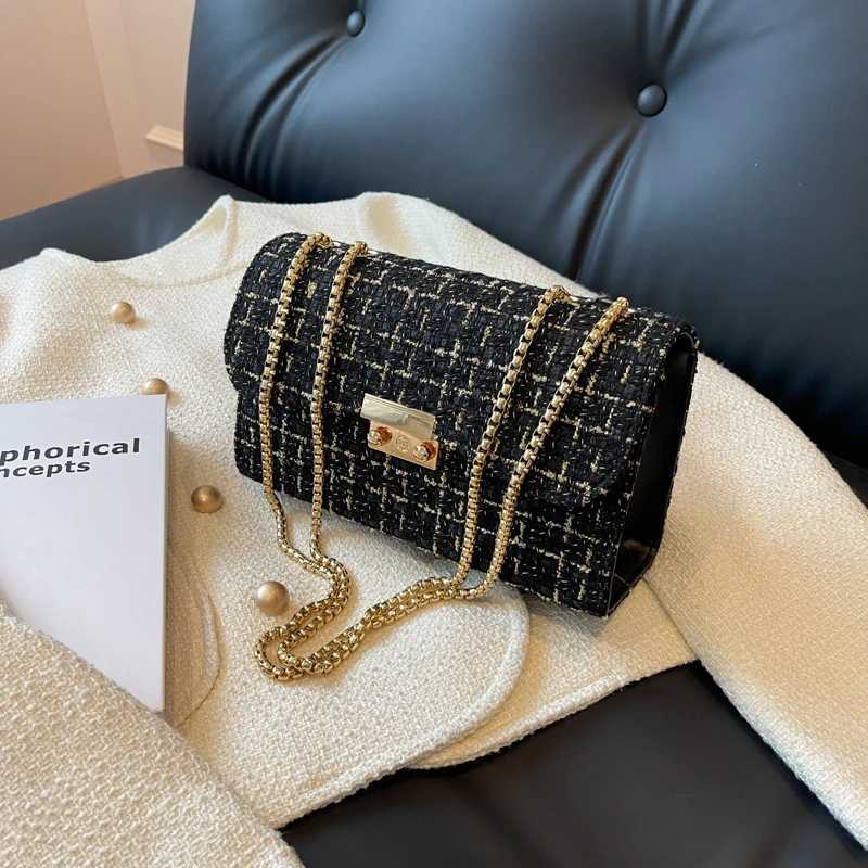 Christmas Wine Red Woolen Plaid Armpit Bag 2024 New Autumn/Winter Womens Exquisite Lock Crossbody Bags Simple Unique Handbag Z250303