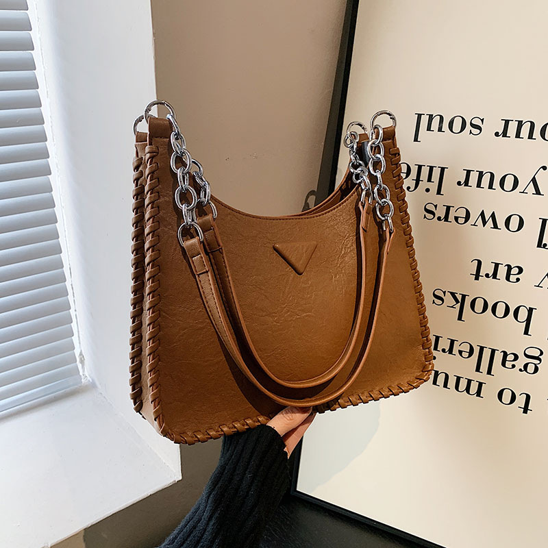 Free shipping 2025 designer Shoulder Bags For womans shoulder bags printing Latch NEW hot handbag Fashionable flap women messenger Chain armpit bag