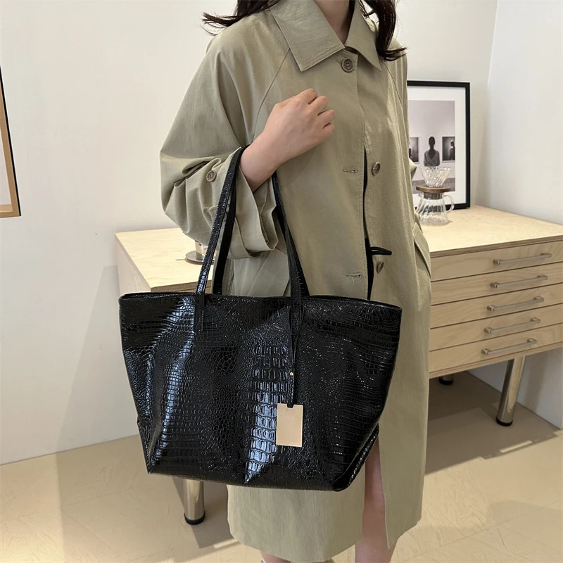 Ship from US Womens PU Fashion Handbag Large Capacity Shoulder Bag Solid Color Pattern Outdoor Travel 250303FBB