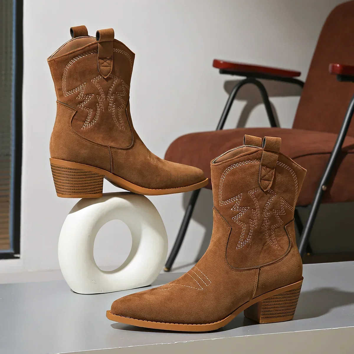 New Embroidered Pointed Toe Shoes Chunky Heel Knight Boots Slip on Wern Cowboy Short Boots Botas De Mujer 2025 Z250304