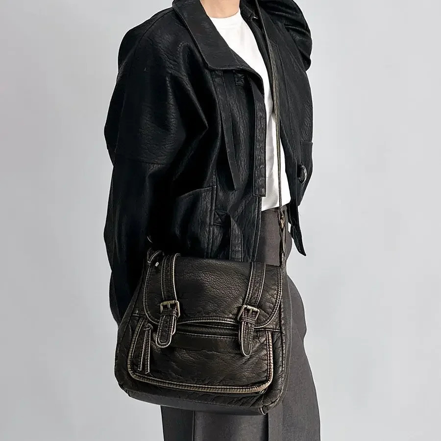 High quality shoulder bag womens cross body bag large capacity bag retro messenger bag fashionable motorcycle bag 250228
