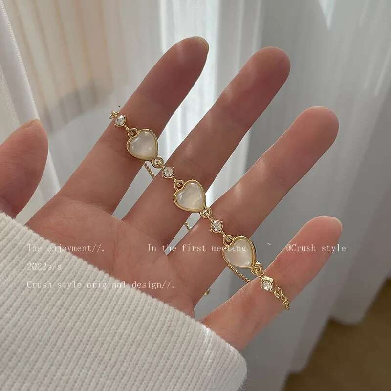 Y2K Zircon Ins Bracelets for Women Korean Fashion Sweet Girls Sparkg Hollow Heart Delicate Chain Bracelet Party Jewelry Gifts
