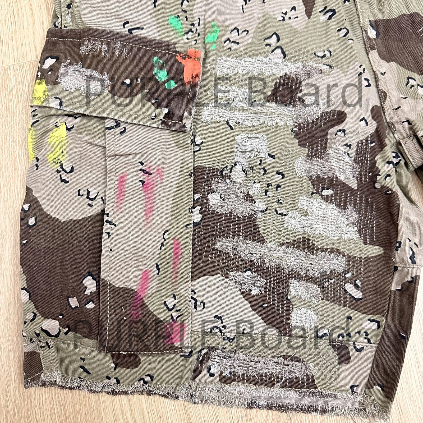 Mens Summer Camouflage Shorts Colored Splicing Leather Letter Knee Jeans Tactical Khaki Shorts 250303