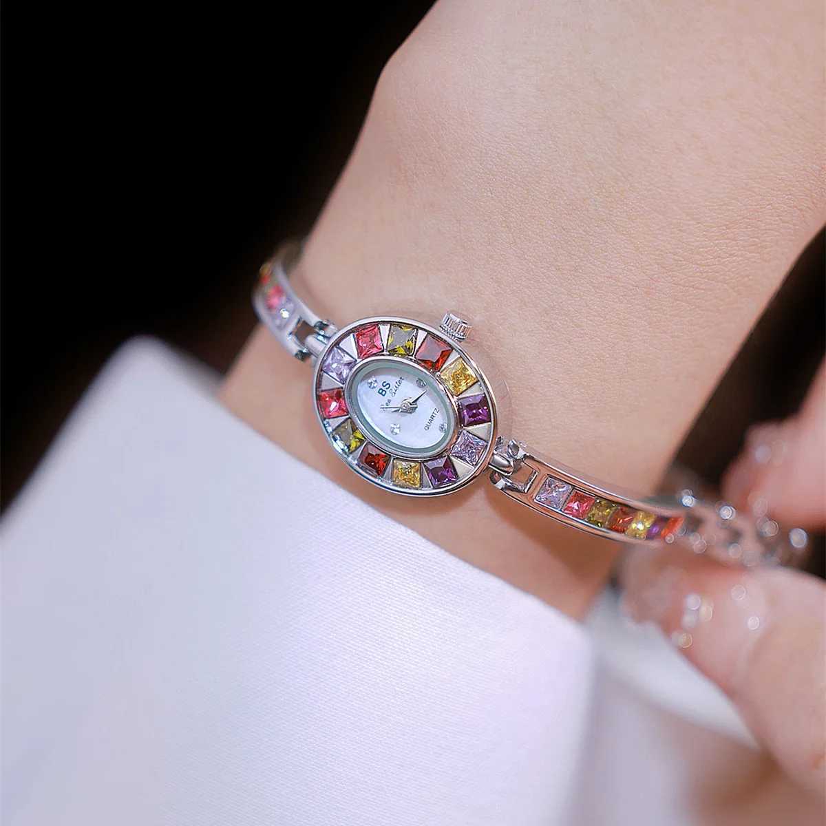 UTHAI Womens Chain Brand Light Luxury Gold Gradient Rainbow Bracelet Waterproof Ladies Fashion Quartz clock is GiftXJ250304
